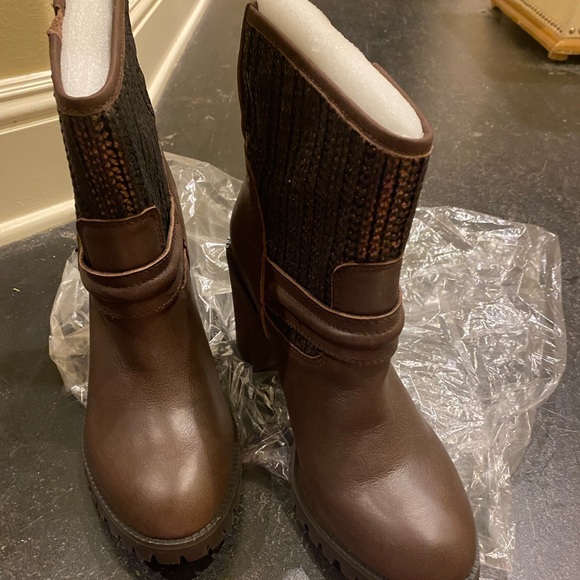 Lug Sole Chunky Heel Buckle Detail Engineer Boots - Picture 13 of 14